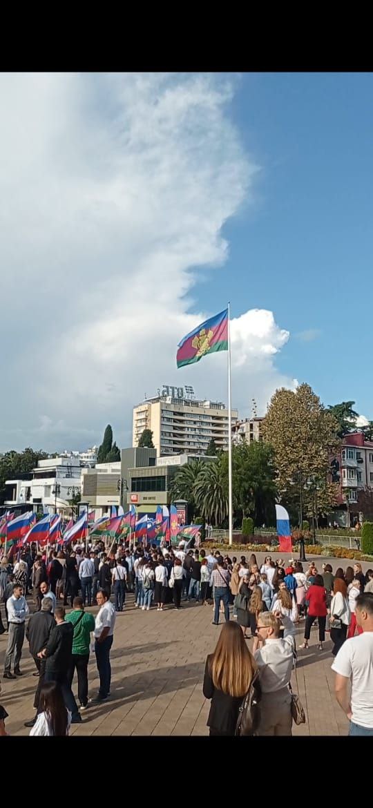 Торжественное поднятие флага Краснодарского края